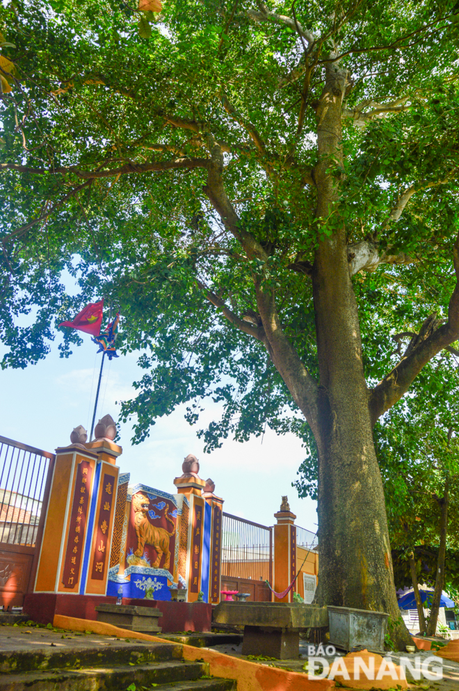 A corner of the entrance to the communal house 