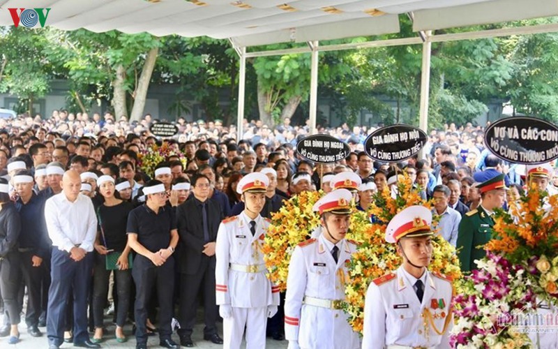 Hàng nghìn người đã tới tiễn biệt cố Thứ trưởng Lê Hải An.