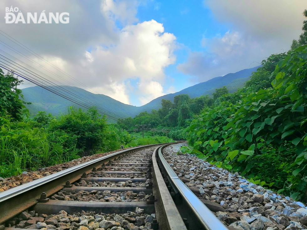  This special railway track is about 1km away from Hai Van Bac Station.