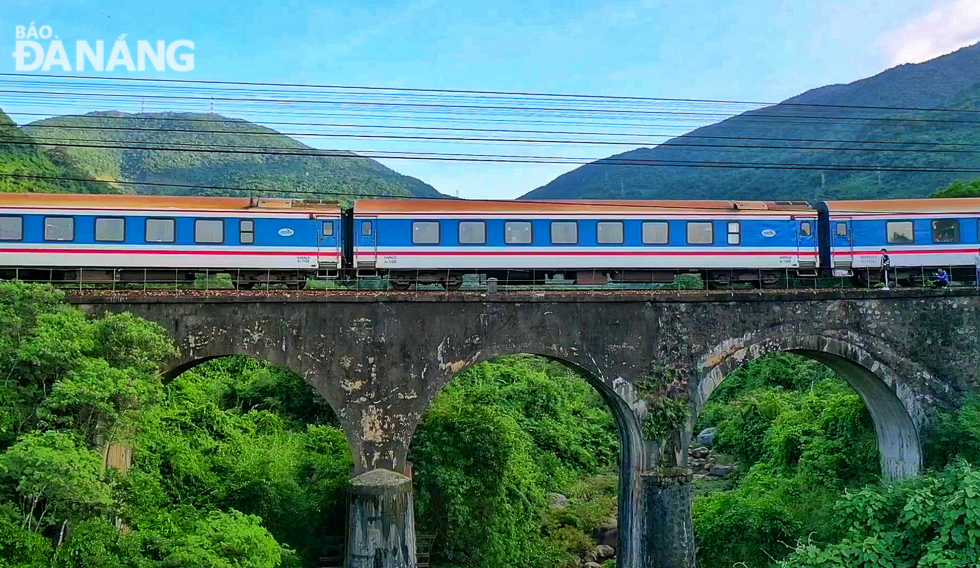  The bridge full of moss showing off its imposing stature in the Hai Van forests