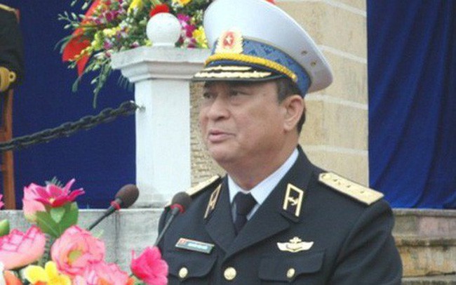 Ông Nguyễn Văn Hiến (65 tuổi) là người thứ hai trong Hải quân Việt Nam được thăng quân hàm Đô đốc Hải quân sau cố Đô đốc Giáp Văn Cương, nguyên Tư lệnh Hải quân. Ông Hiến từng là Tư lệnh Vùng 4 Hải quân, Phó tư lệnh kiêm Tham mưu trưởng Quân chủng Hải quân.