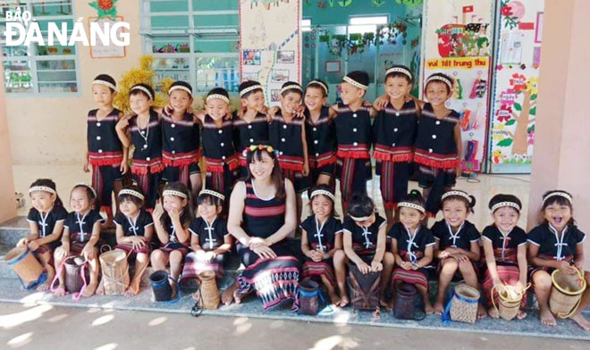 Teacher Thu and her pupils in Ta Lang and Gian Bi villages