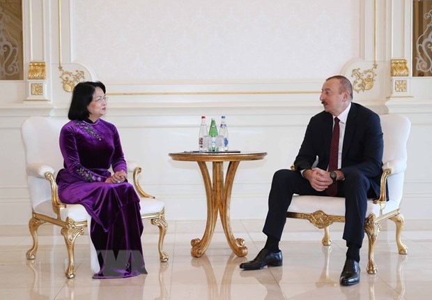 Vietnamese Vice President Dang Thi Ngoc Thinh (L) and Azerbaijani President Ilham Aliyev (Source: VNA)