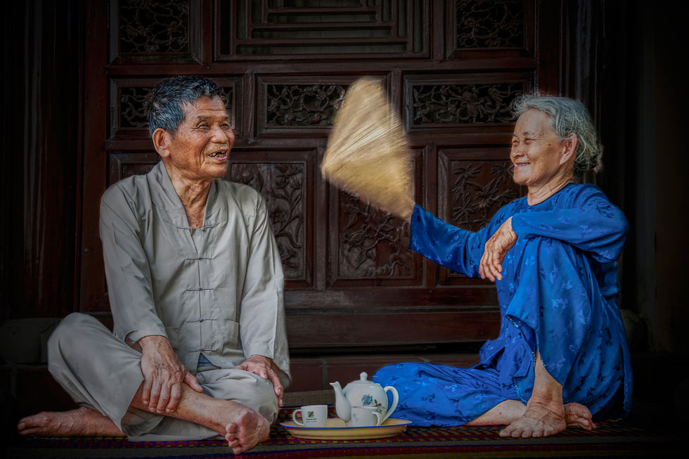 ‘Tinh Gia’ (A sweet old couple) by Tran Hung Dao