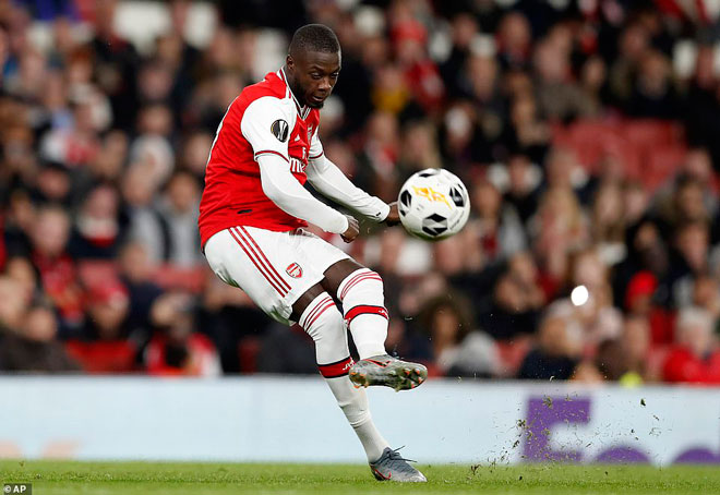 Với 2 cú sút phạt đẳng cấp, Nicolas Pepe đã giúp Arsenal lội ngược dòng để giành chiến thắng 3-2 trước Vitoria de Guimaraes.                                      Ảnh: AP