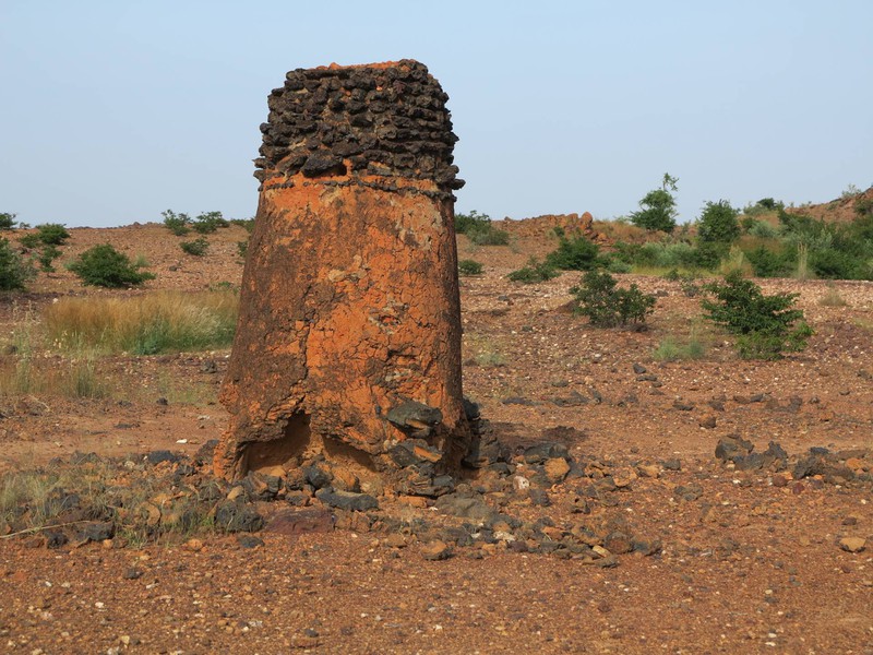 Khu vực luyện kim cổ thuộc Burkina Faso gồm 15 lò nung và nhiều công trình luyện kim (Ảnh: DSCPM/MCAT).