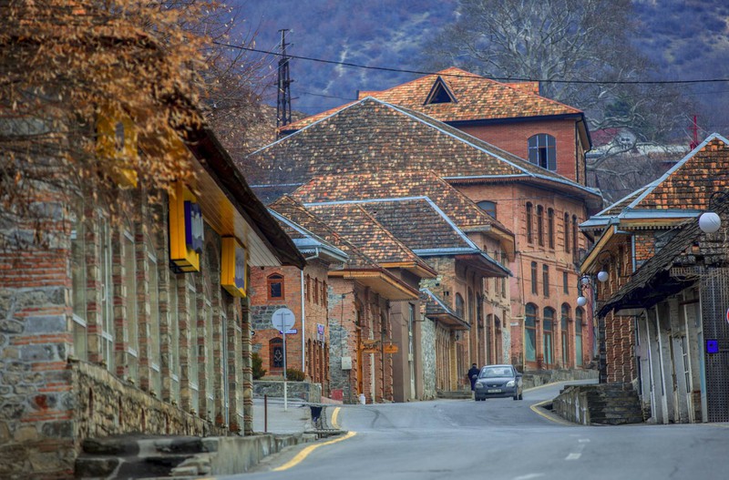 Trung tâm lịch sử của thành phố Sheki với Lâu đài Khan, Azerbaijan (Ảnh: S. Mammadov).