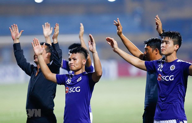 Các cầu thủ Hà Nội FC chưa thể hội quân vì phải đá chung kết Cúp Quốc gia vào ngày 30-10 tới. (Ảnh: Trọng Đạt/TTXVN)