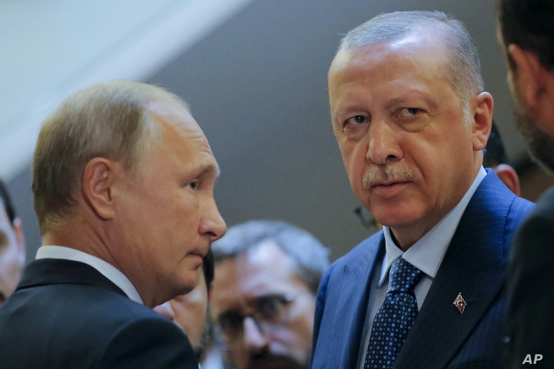 Tổng thống Nga Putin và Tổng thống Thổ Nhĩ Kỳ Erdogan. Ảnh: AP