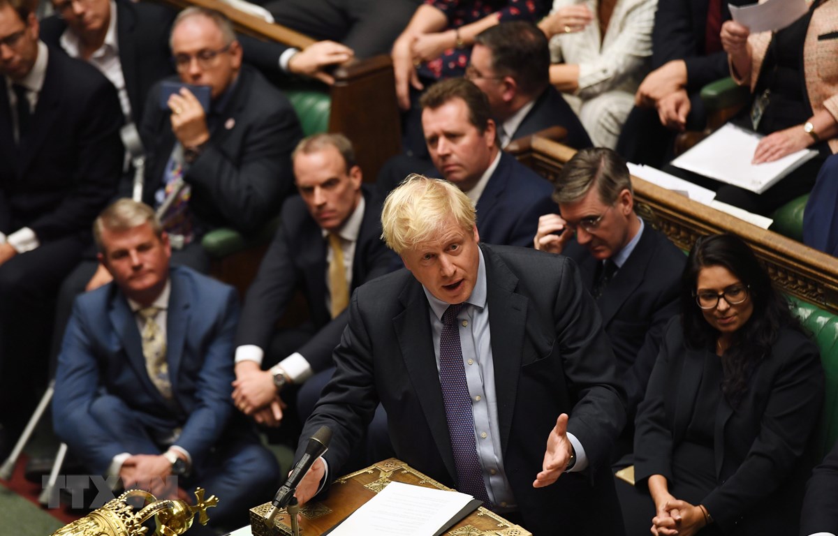 Thủ tướng Anh Boris Johnson phát biểu tại phiên họp của Hạ viện ở London ngày 22/10/2019. (Ảnh: AFP/TTXVN)