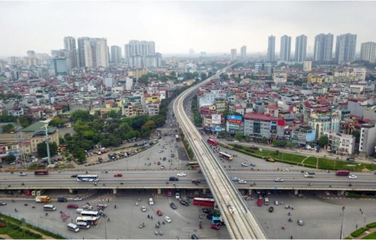 Tuyến đường sắt Nhổn-ga Hà Nội dài 12,5km có 8,5 km chạy trên cao từ Nhổn đến Kim Mã, thuộc dự án Tuyến đường sắt đô thị số 3. (Ảnh: Thành Đạt/ TTXVN)