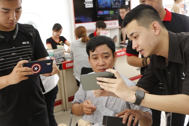 iPhone 11 chính hãng bắt đầu được bán ở Việt Nam giá từ 22 triệu đồng