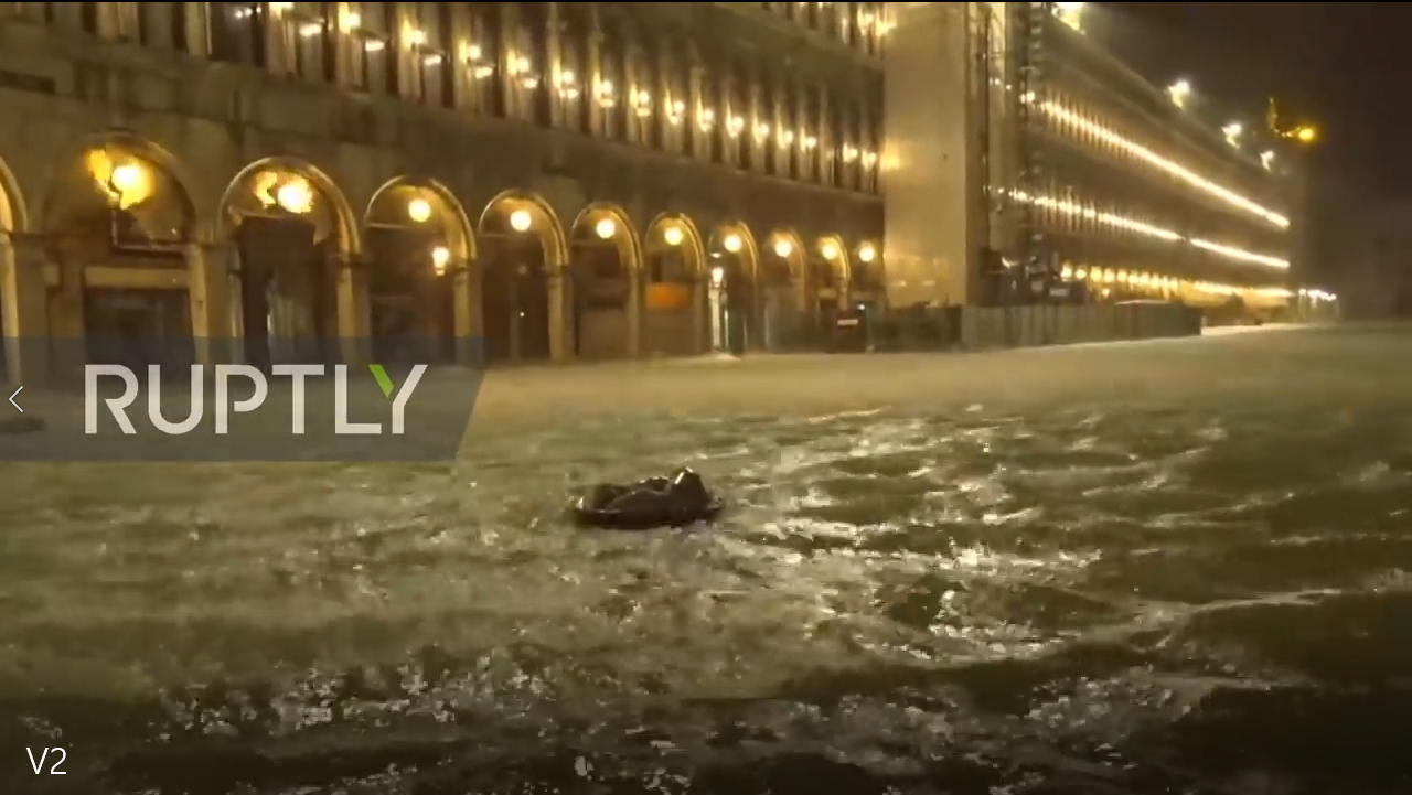 Cảnh tượng thuỷ triều cao kỷ lục 50 năm nhận chìm thành Venice
