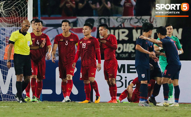 Việt Nam 0-0 Thái Lan: Hai quyết định gây tranh cãi của trọng tài