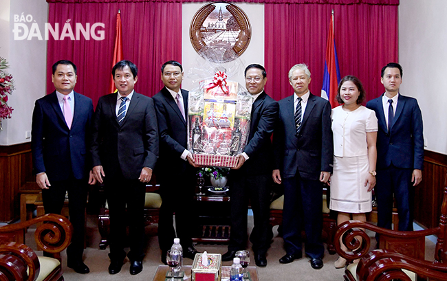 Lãnh đạo thành phố chúc mừng Quốc khánh nước Cộng hòa Dân chủ Nhân dân Lào