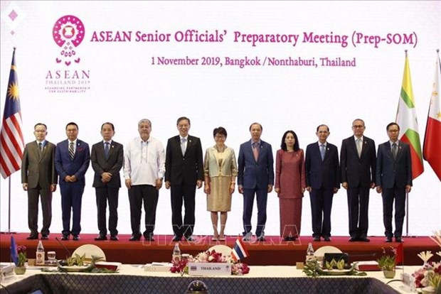 Senior officials of the ASEAN member states at the Prep-SOM on November 1 (Photo: VNA)