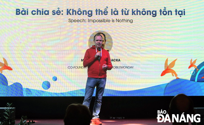 Ông Peter Vesterbacka chia sẻ tại Ngày hội khởi nghiệp sáng tạo Đà Nẵng - SURF 2019.