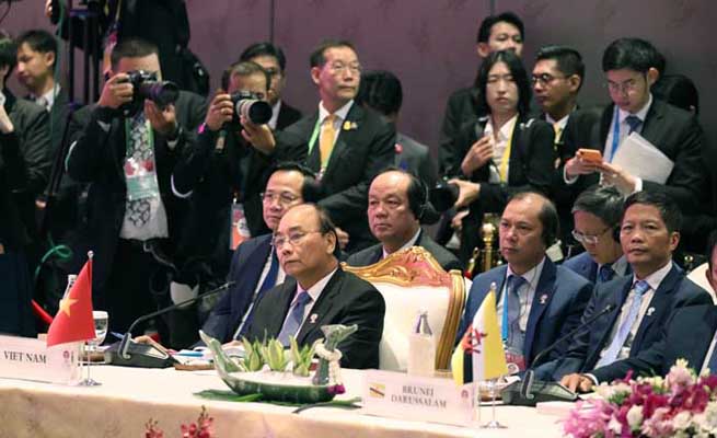 Thủ tướng Nguyễn Xuân Phúc dự Hội nghị ASEAN+3. Ảnh: VGP