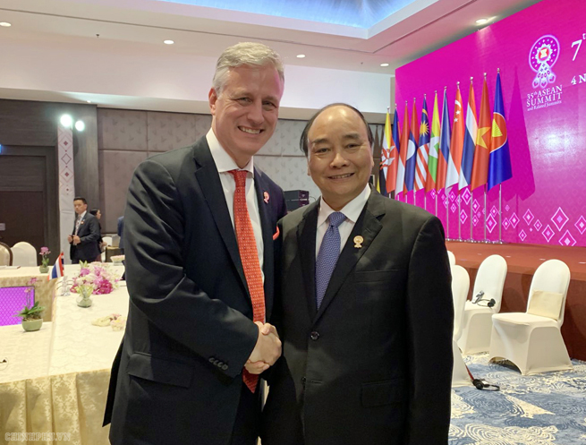 Thủ tướng Nguyễn Xuân Phúc gặp Cố vấn an ninh quốc gia, Đặc phái viên của Tổng thống Hoa Kỳ Robert Charles OBrien.