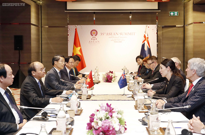Trong dịp này, Thủ tướng đã có cuộc gặp Thủ tướng New Zealand Jacinda Ardern. Ảnh VGP