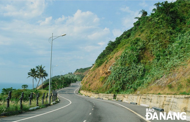 A road leading to the Son Tra Peninsula