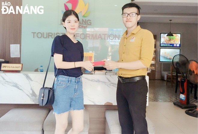 A South Korean visitor (left) receiving her lost property at the Tourist Support Centre