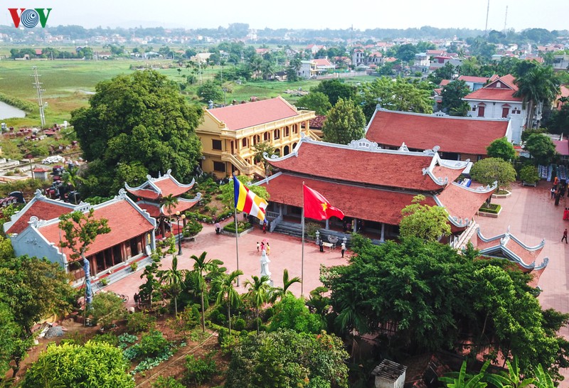 Vùng đất Quảng Yên, tỉnh Quảng Ninh vốn là nơi địa linh nhân kiệt gắn với chiến thắng Bạch Đằng năm 1288. Nơi đây có chùa Đống Phúc nằm sát bến Rừng, ngã ba sông Bạch Đằng, tương truyền là nơi Hưng Đạo Đại Vương cầu quốc thái dân an trước trận và lập trai đàn cầu siêu. Thời Hậu Lê, chùa Đống Phúc cũng là nơi lánh nạn của mẹ con hoàng tử Lê Tư Thành, sau này là vua Lê Thánh Tông. Trong kháng chiến chùa cũng là điểm bí mật của Cách mạng.