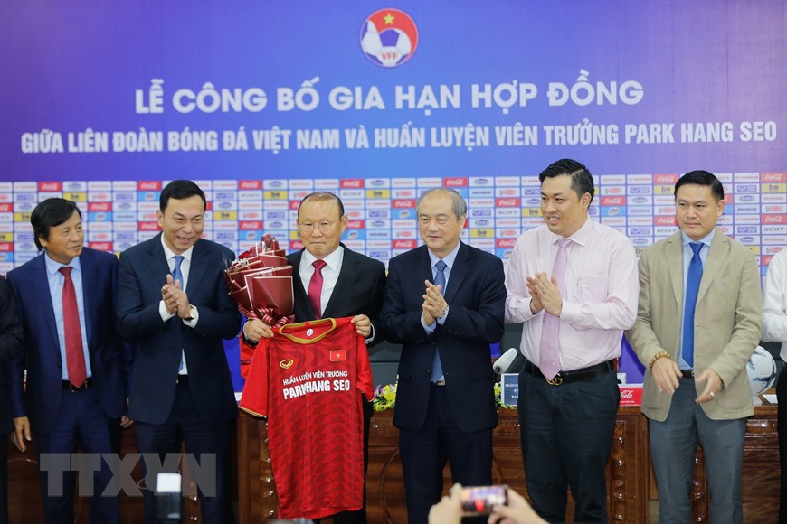 Liên đoàn bóng đá Việt Nam và huấn luyện viên Park Hang-seo gia hợp đồng tới năm 2022. (Ảnh: Trọng Đạt/TTXVN)