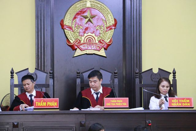 HĐXX vụ gian lận điểm thi tại kỳ thi THPT quốc gia 2018 Sơn La tại Tòa án Nhân dân tỉnh Sơn La diễn ra từ ngày 15-18-10 (Ảnh: Trần Thanh).