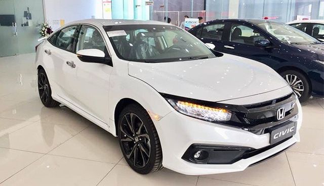 Honda Civic được các đại lý giảm giá từ 20- 40 triệu đồng.