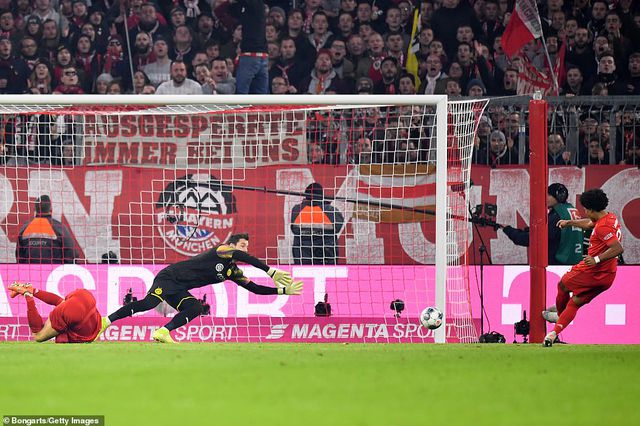 Gnabry nhân đôi cách biệt cho Bayern Munich khi hiệp 2 chỉ mới diễn ra có 2 phút