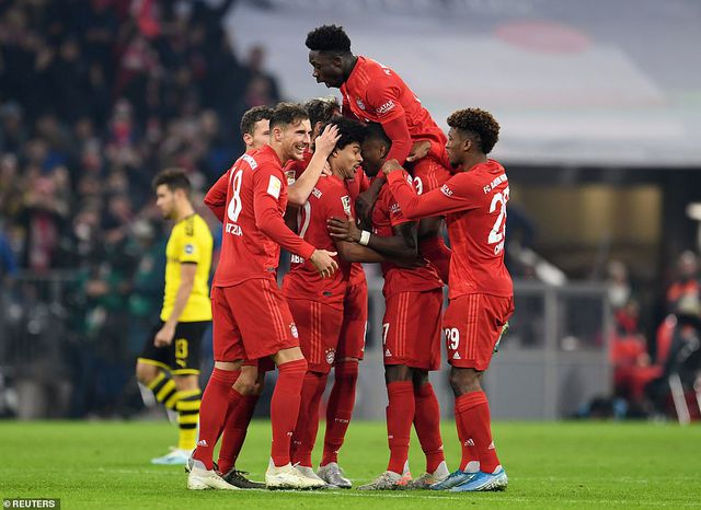Các cầu thủ Bayern liên tục được ăn mừng