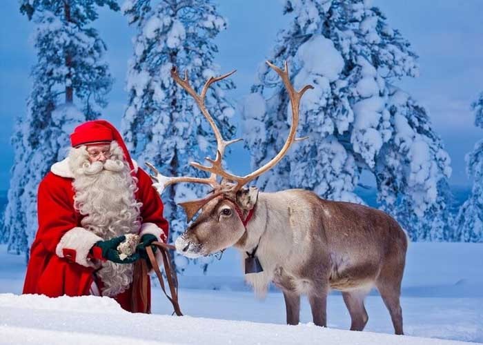 Đến Rovaniemi (Phần Lan), bạn sẽ được gặp ông già Noel bằng xương bằng thịt tại văn phòng trong “Làng của ông già Noel”. Đây là một diễn viên biết nói nhiều thứ tiếng, luôn có mặt ở văn phòng từ 9h sáng đến 6h tối để tiếp đón du khách. Bạn còn có thể ngủ trong lều tuyết, trải nghiệm cảm giác được leo núi mùa đông, trượt tuyết hay thưởng thức các món ăn được chế biến bằng thịt tuần lộc hấp dẫn.