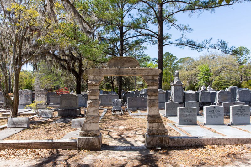 Khu mộ Do Thái của Nghĩa trang Bonavoji lịch sử, Savannah. Cổng theo truyền thống của người Do Thái và nghĩa trang vẫn còn được sử dụng cho đến ngày nay.