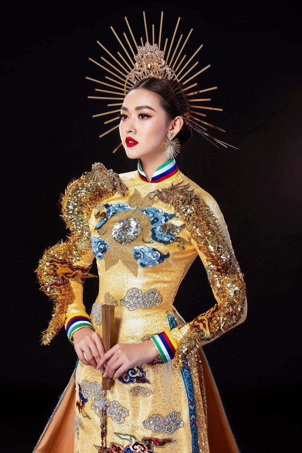 Tường San thắng giải trang phục dân tộc đẹp nhất tại Hoa hậu Quốc tế 2019.