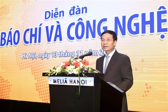 Bộ trưởng Bộ Thông tin và Truyền thông Nguyễn Mạnh Hùng phát biểu tại Diễn đàn. Ảnh: Minh Quyết/TTXVN