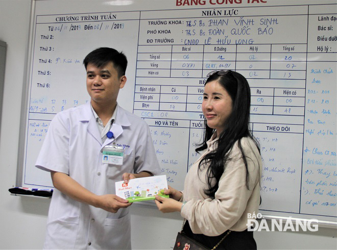  Ha giving donation to a needy case through a doctor