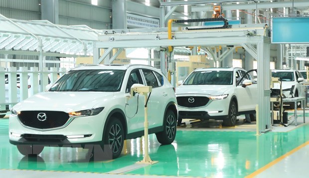 Prime Minister Nguyễn Xuân Phúc has instructed the Ministry of Finance (MoF) to look at taxes and fees related to automobile manufacturing and assembly in order to help the sector grow.—  VNA/VNS Photo Read more at http://vietnamnews.vn/economy/538543/mof-to-give-tax-incentives-for-automobile-manufacturers-electric-car-imports.html#yTtDdXTDTAwoVfpc.99