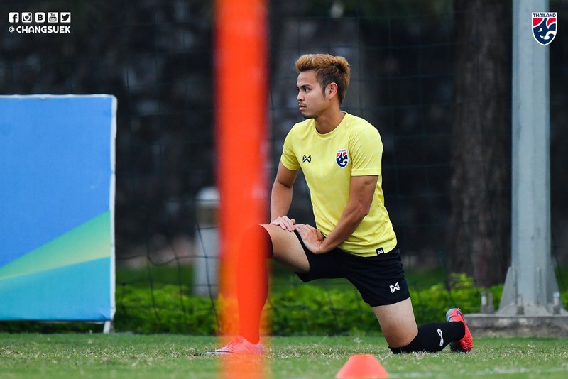 Hậu vệ Theerathon Bunmathan sẽ trở lại đội hình ĐT Thái Lan sau khi vắng mặt trong trận thua ĐT Malaysia 1-2 vì án treo giò.