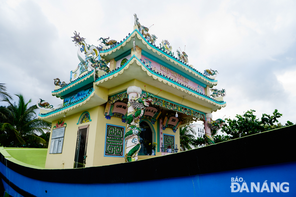 The temple was rebuilt in 2010 after being totally destroyed by the deadly typhoon Xangsane which hit Da Nang in October 2006.