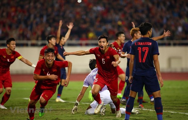 In the 31st minute, Vietnam put the ball in the net, but the goal was disallowed as the referee decided that Doan Van Hau had fouled the goalkeeper. (Photo: VNA)
