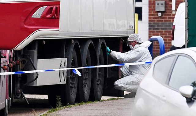 39 lao động nhập cư bất hợp pháp vào Anh và tử nạn trong thùng container.