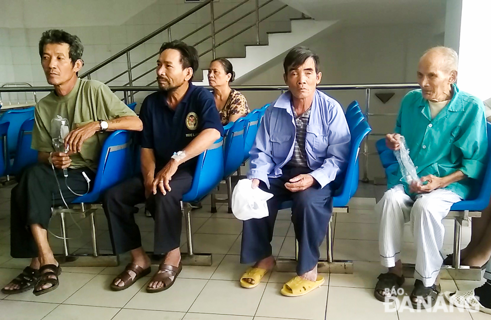 Patients and their family members waiting to get free haircuts along the lobby of the hospital’s Building Block B