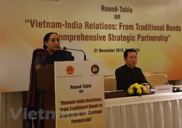 Vijay Thakur, Secretary (East) at the External Affairs Ministry of India, speaks at the round-table. (Photo: VNA)