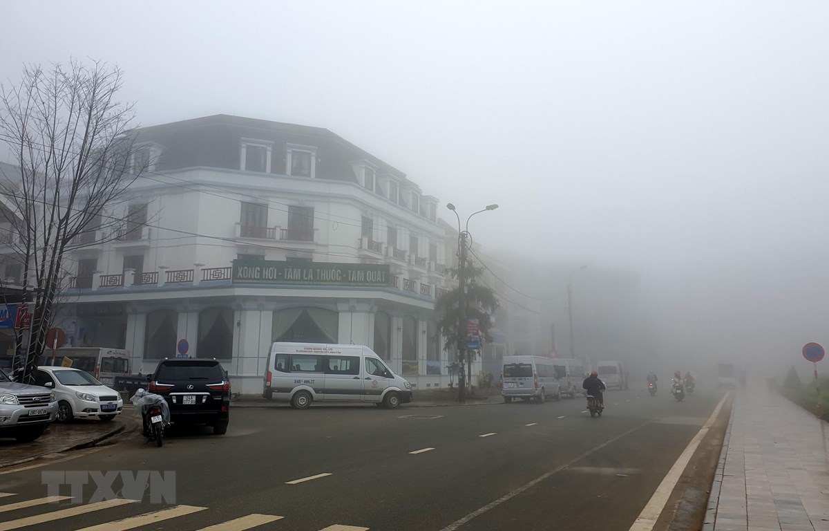 Sương mù dày đặc tại thị trấn Sapa. (Ảnh: Quốc Khánh/TTXVN)