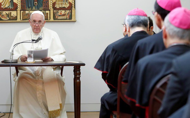 Giáo hoàng Francis ở Đại sứ quán Vatican tại Nhật Bản vào hôm 23-11. Ảnh: Reuters.