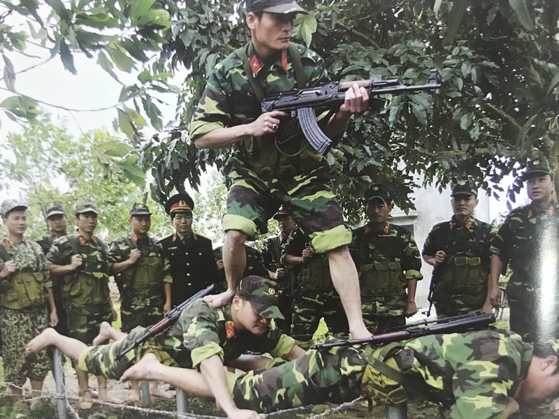 Huấn luyện chuyên ngành trinh sát tại Bộ Chỉ huy quân sự tỉnh Hưng Yên.