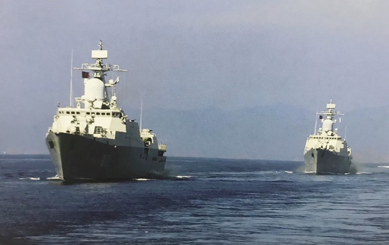 Biên đội tàu Lữ đoàn 162, Vùng 1 Hải quân hành quân trên biển. 