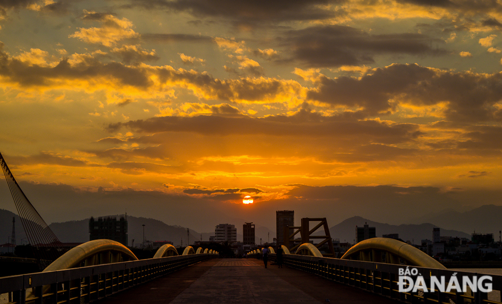 Sunset in the Nguyen Van Troi Bridge