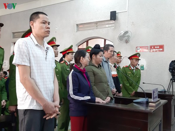 Các bị cáo nghe cáo trạng của đại diện Viện KSND tỉnh Điện Biên 